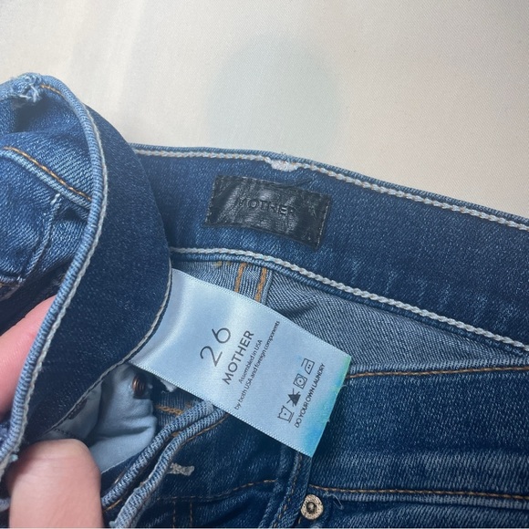 MOTHER- The Insider Crop Step Fray Jeans in Not Rough Enough Dark Wash Size 26 - Picture 8 of 9